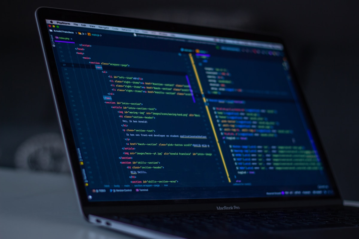 Mencegah Cognitive Debt: Mengapa Developer Perlu Mengetik Ulang Kode dari LLM
