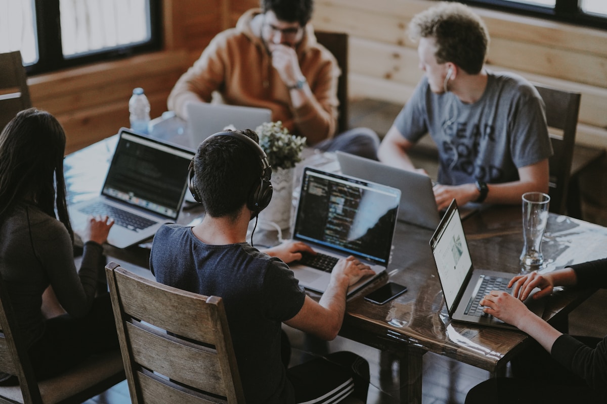 Devtools Harus Open Source: Era Personalisasi Software untuk Developer